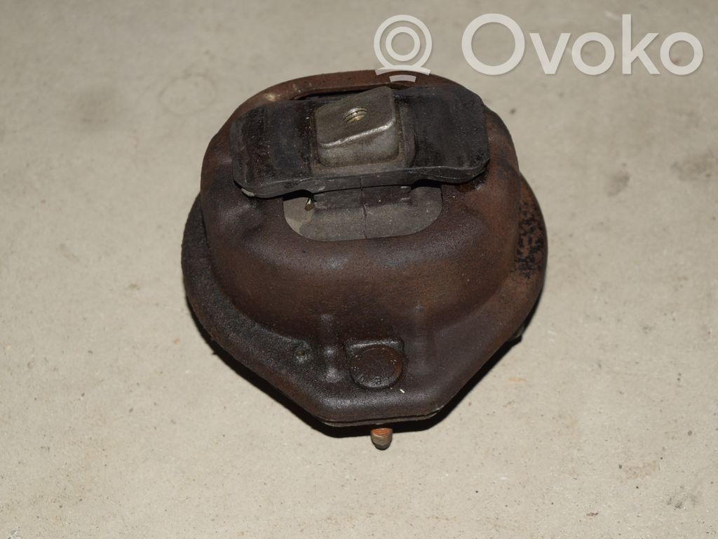 Engine mount bracket   6754613