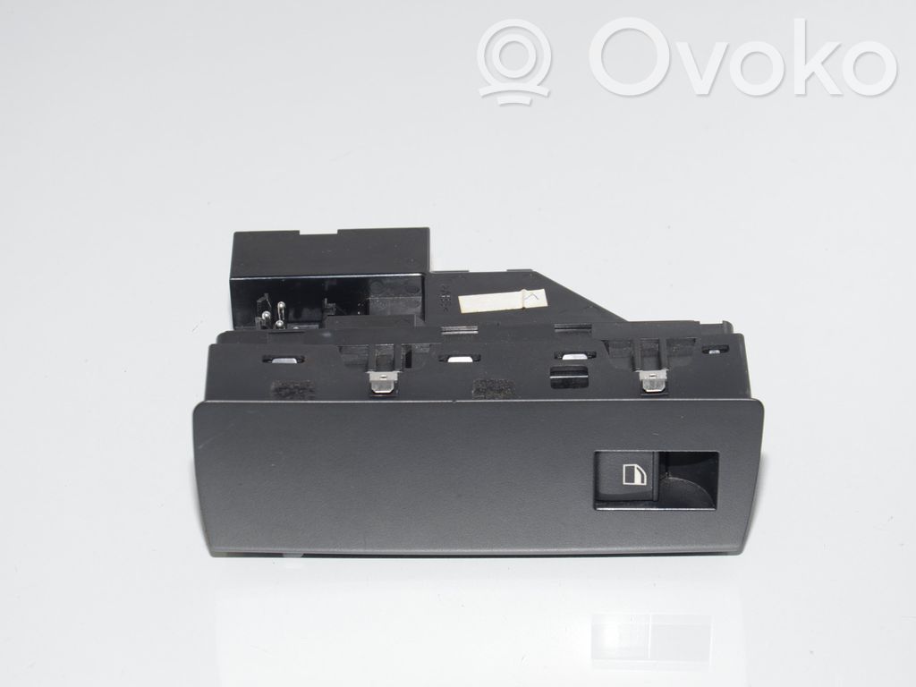 Electric window control switch   6937484