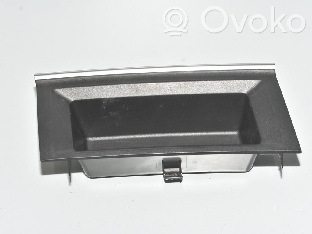 BMW 2 F46 Daiktadėžė 