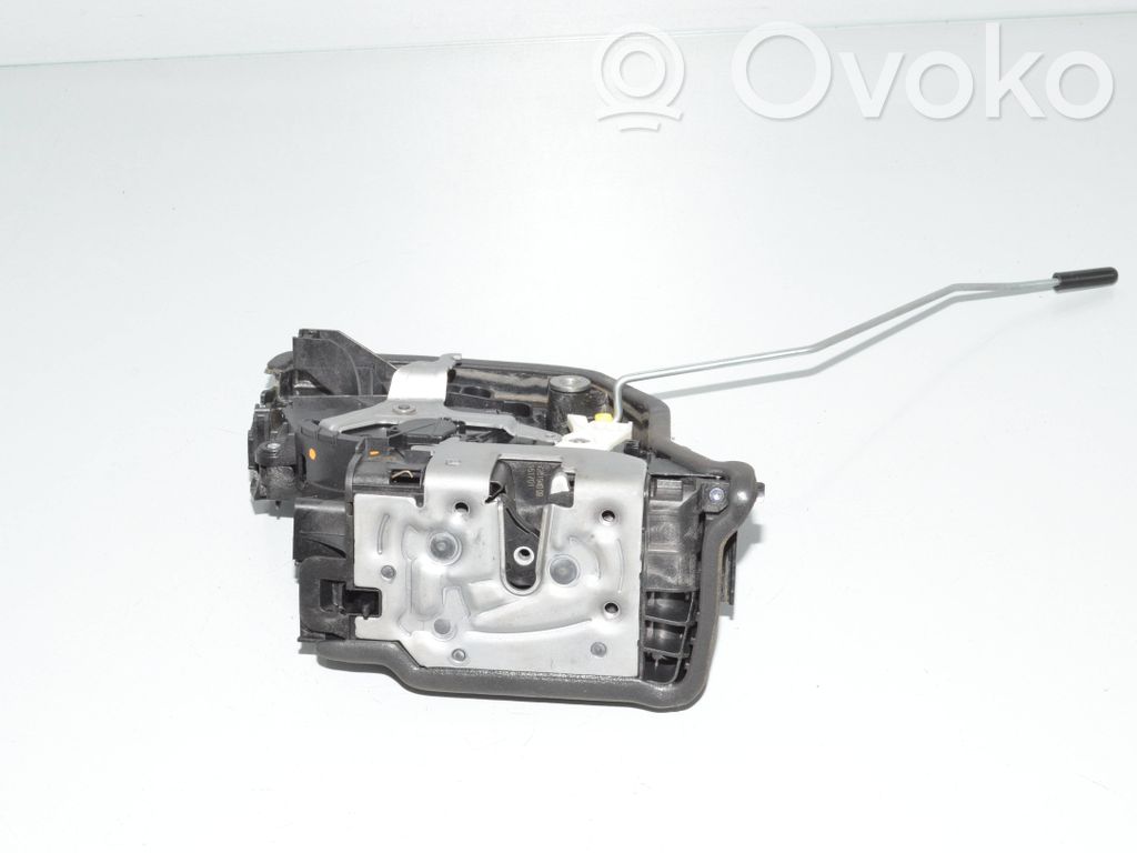 BMW 2 F45 Zamek drzwi tylnych 
