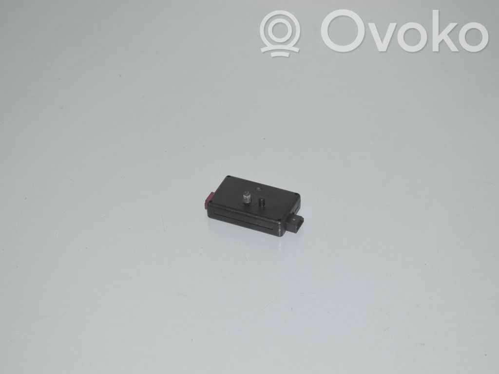 BMW 2 F46 Antenos stiprintuvas 
