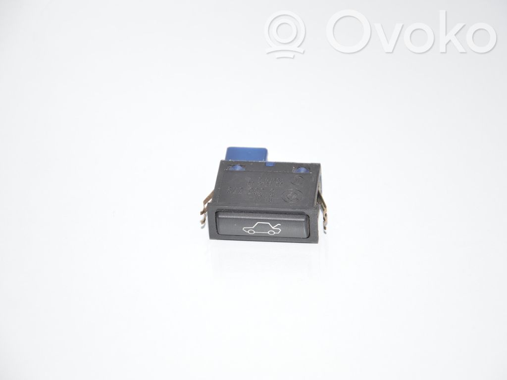 Interruptor para abrir la puerta trasera   8365579