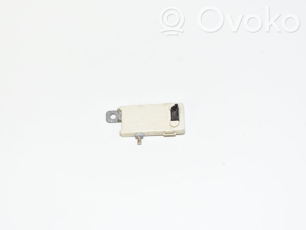 BMW 5 E39 Antenos stiprintuvas 