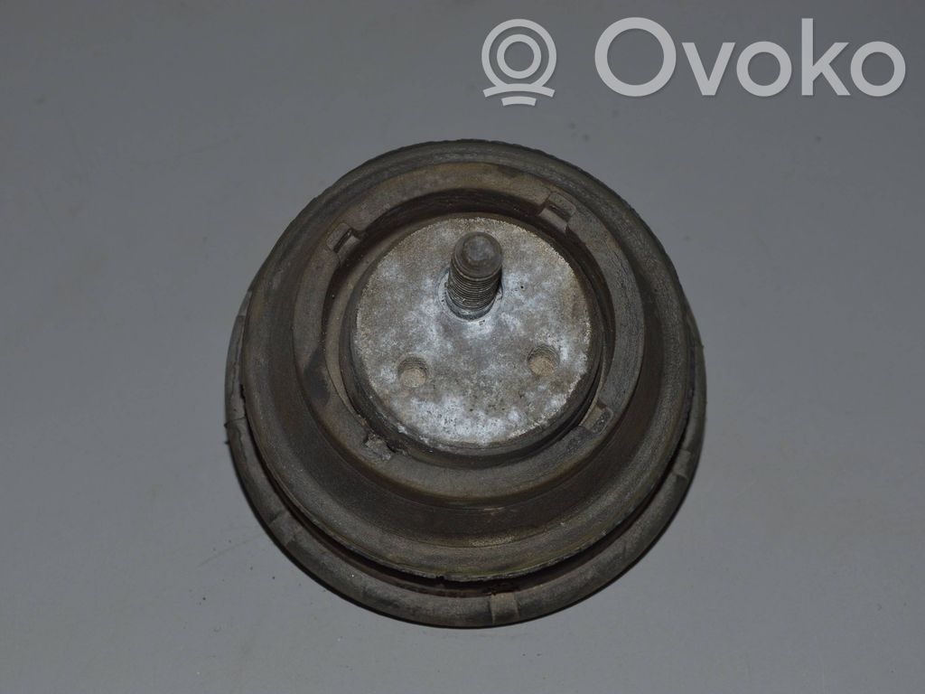 BMW 5 E39 Engine mount bracket 
