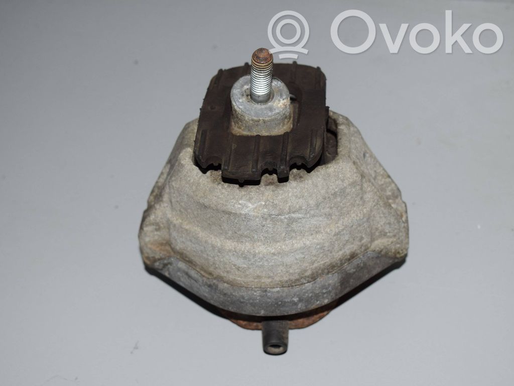 Engine mount bracket   6770642