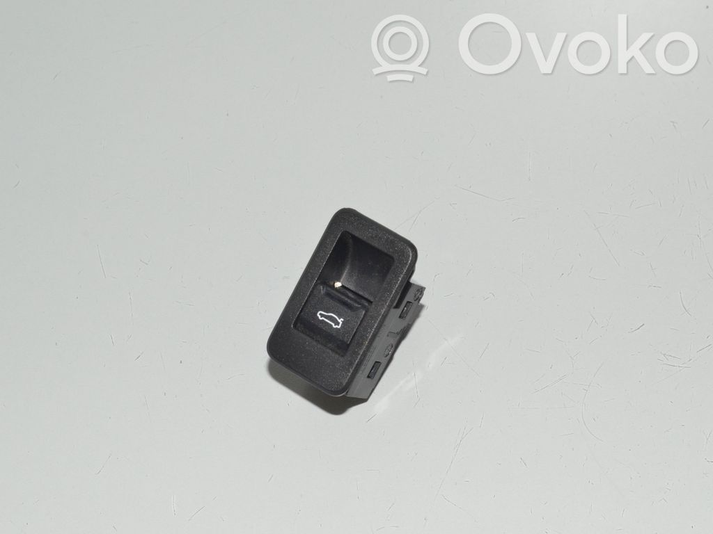 BMW iX Tailgate/boot open switch button 