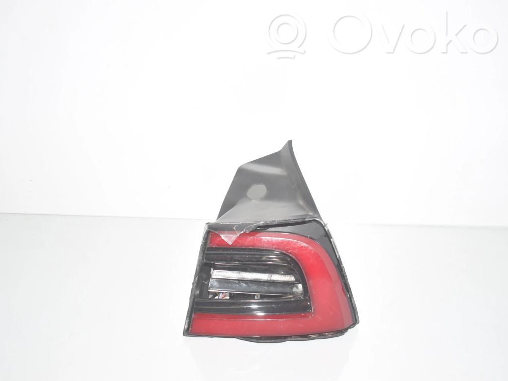 Tesla Model 3 Takavalot 