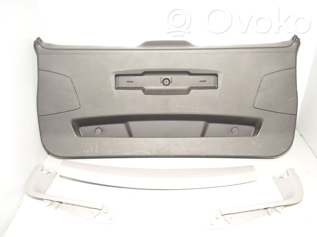 BMW X1 F48 F49 Poszycie / Tapicerka tylnej klapy bagażnika 