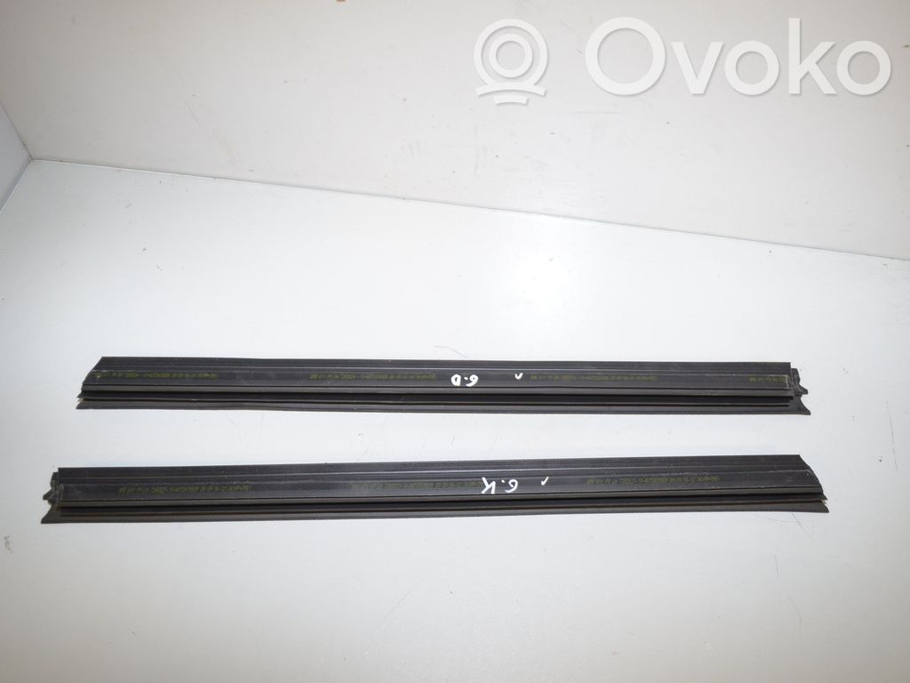 BMW 7 G11 G12 Gumowa uszczelka szyby drzwi tylnych 