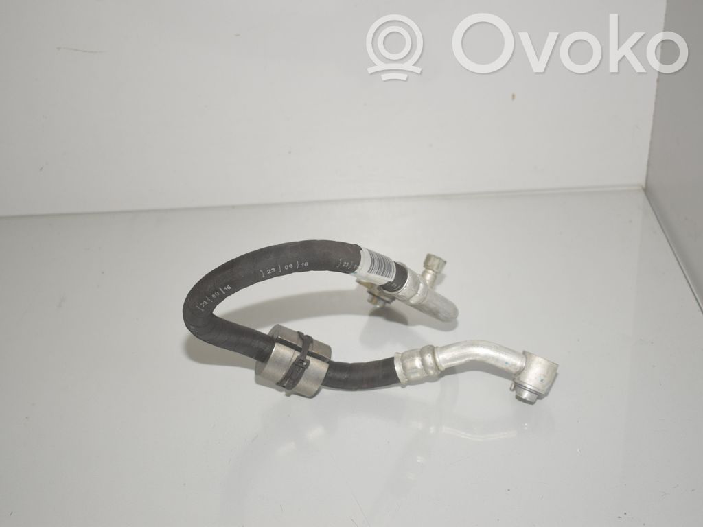 BMW 7 G11 G12 Ilmastointilaitteen putki (A/C) 