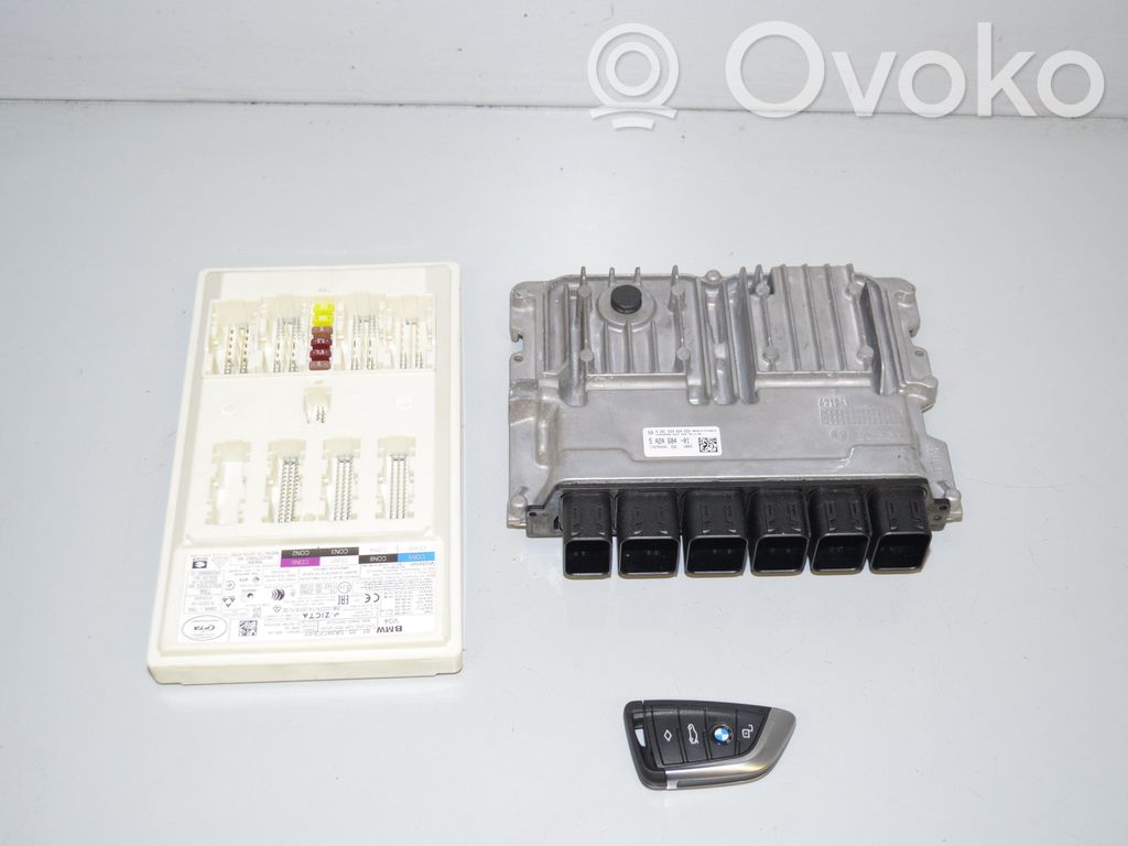 BMW 1 F40 Komputer / Sterownik ECU i komplet kluczy 