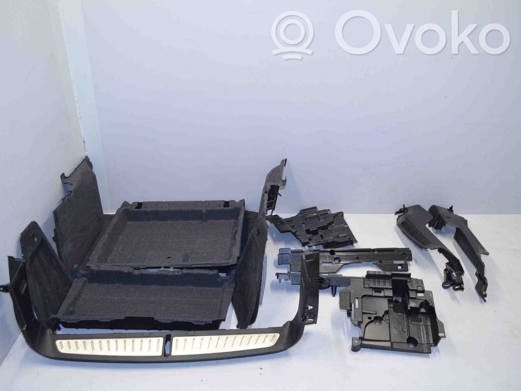 BMW 5 G30 G31 G38 Inne elementy wykończenia bagażnika 