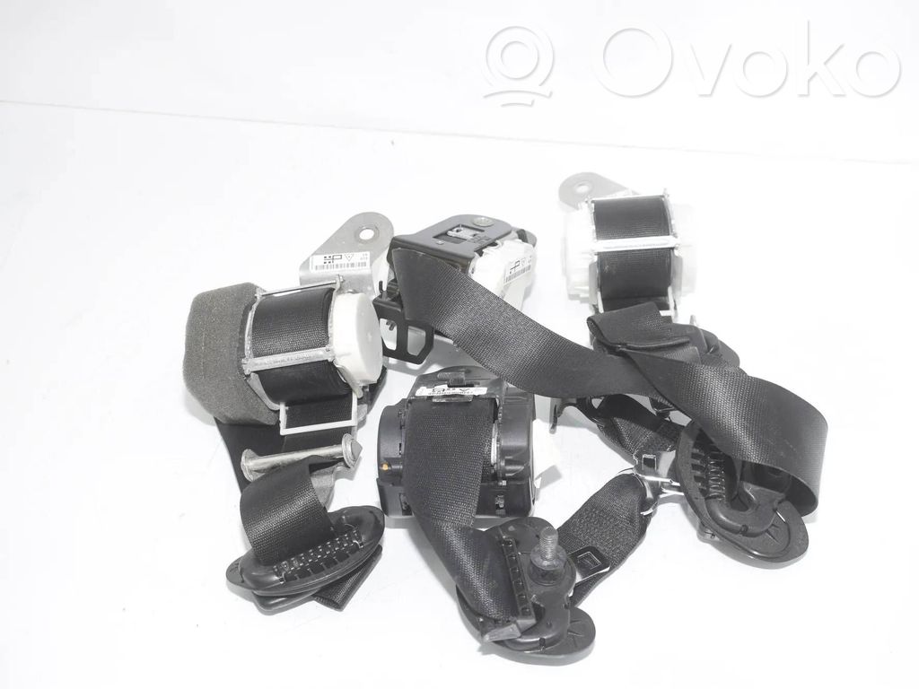BMW 2 F46 Cinturón trasero 