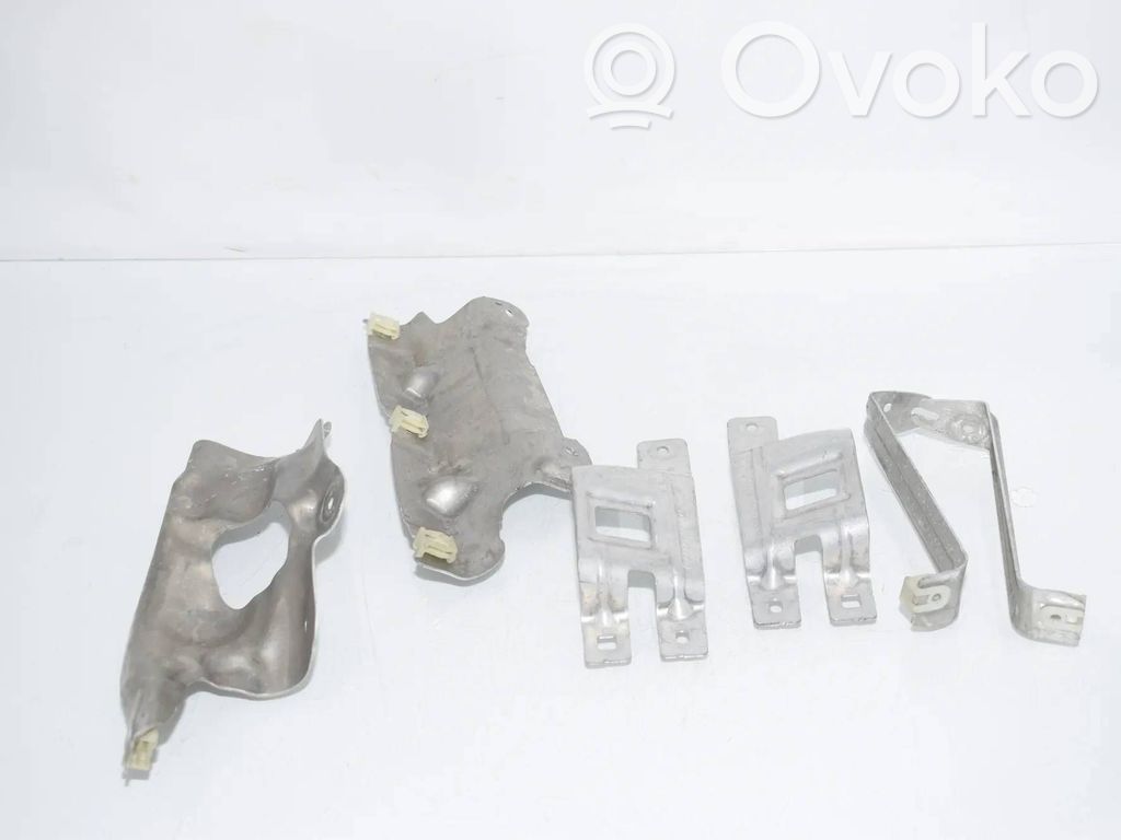 BMW 3 G20 G21 Paracalore nel vano motore 
