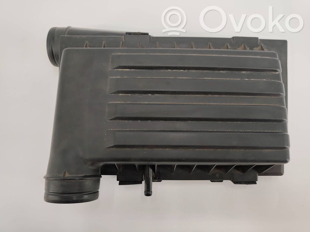 Volkswagen Golf VII Air filter box 