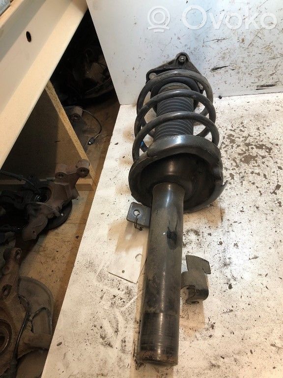 Volvo C30 Etuiskunvaimennin kierrejousella 