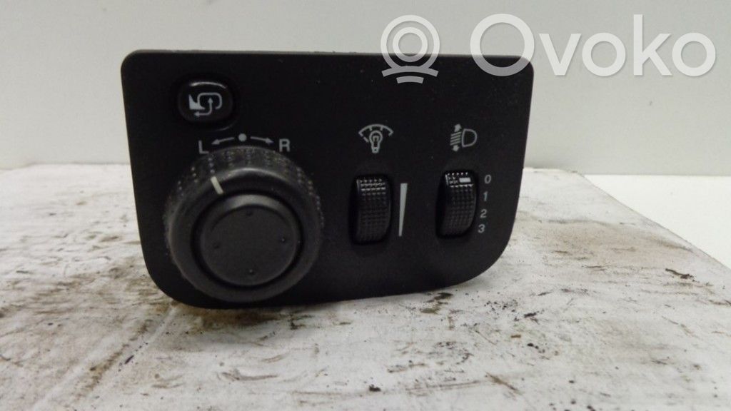 Wing mirror switch