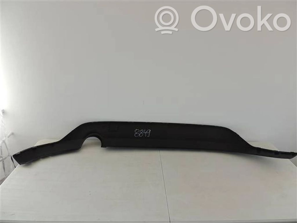 Ford Focus Moldura inferior del parachoques trasero 