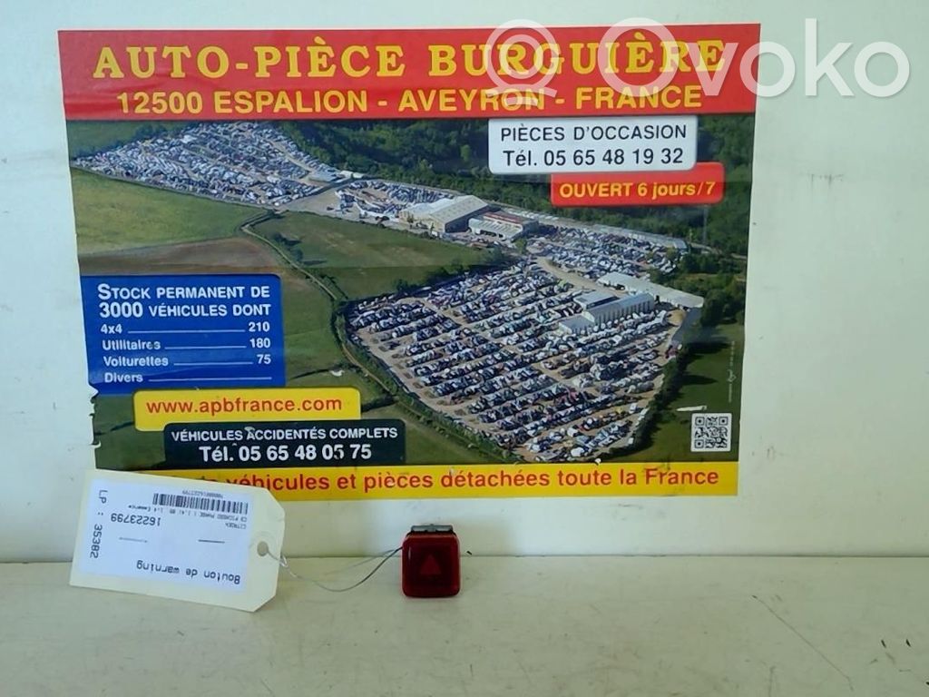 Citroen C3 Picasso Hazard light switch 