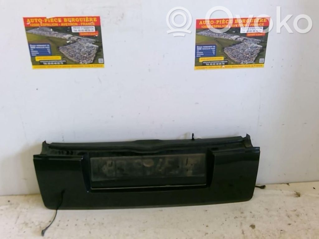 Tailgate/trunk/boot lid   8701S2