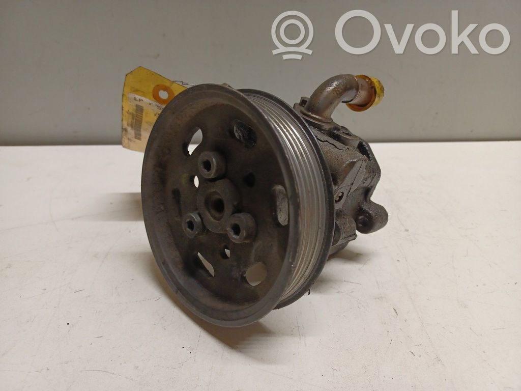 Volkswagen Golf IV Ohjaustehostimen pumppu 