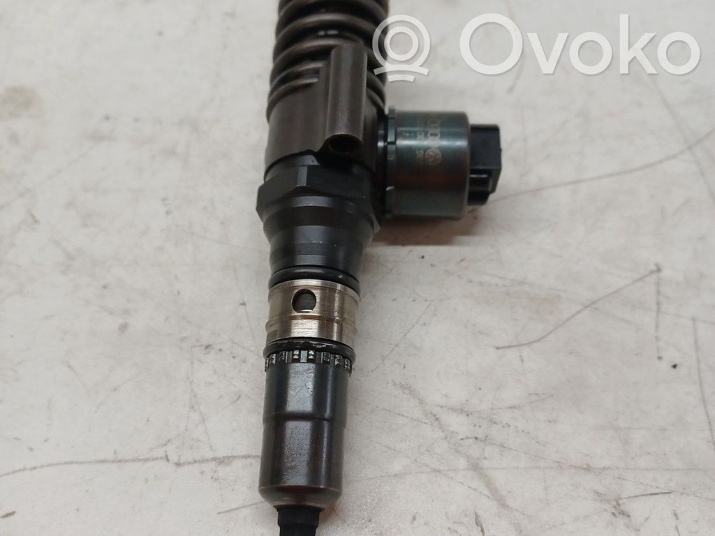 Audi A4 S4 B7 8E 8H Polttoainesuutin 