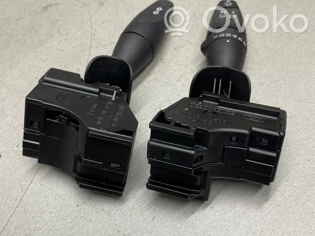 Commodo de clignotant   1S7T13335AE