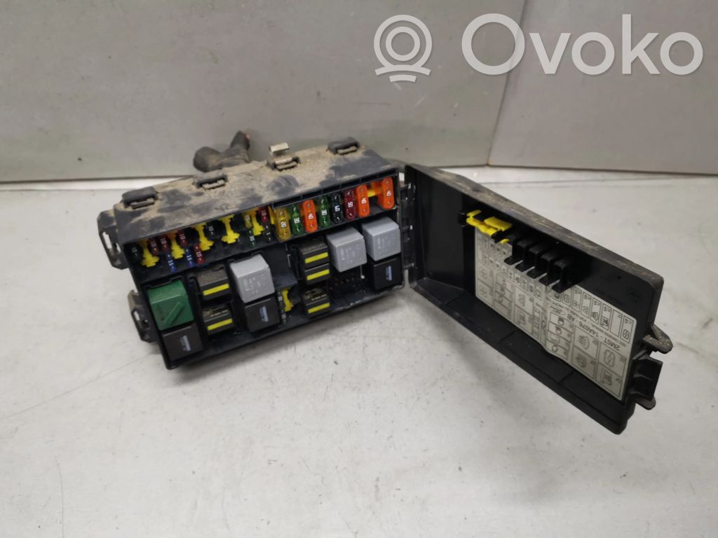 Fuse module   2M5T14A076AB,98AG14A142AD