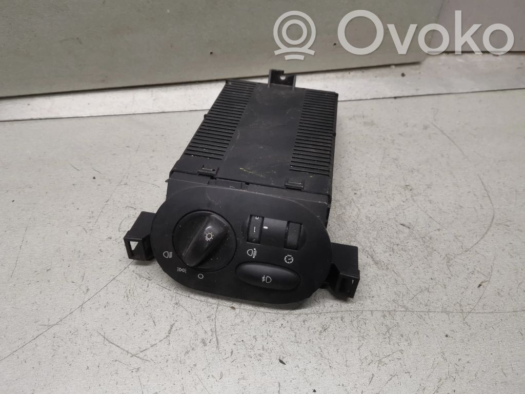 Lukturu slēdzis   YWC106940