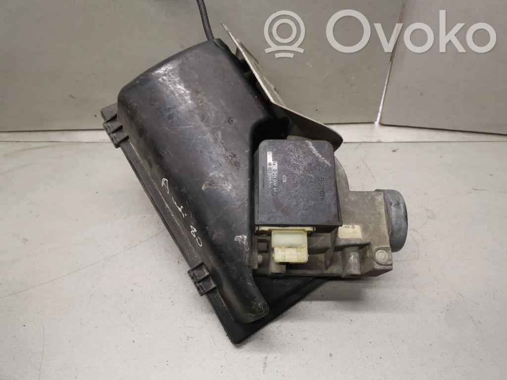 Audi 80 90 S2 B4 Mass air flow meter 