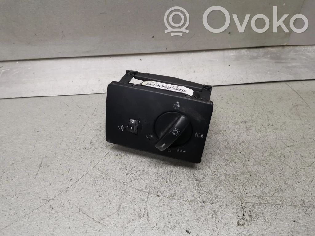 Light switch   4M5T13A024LA
