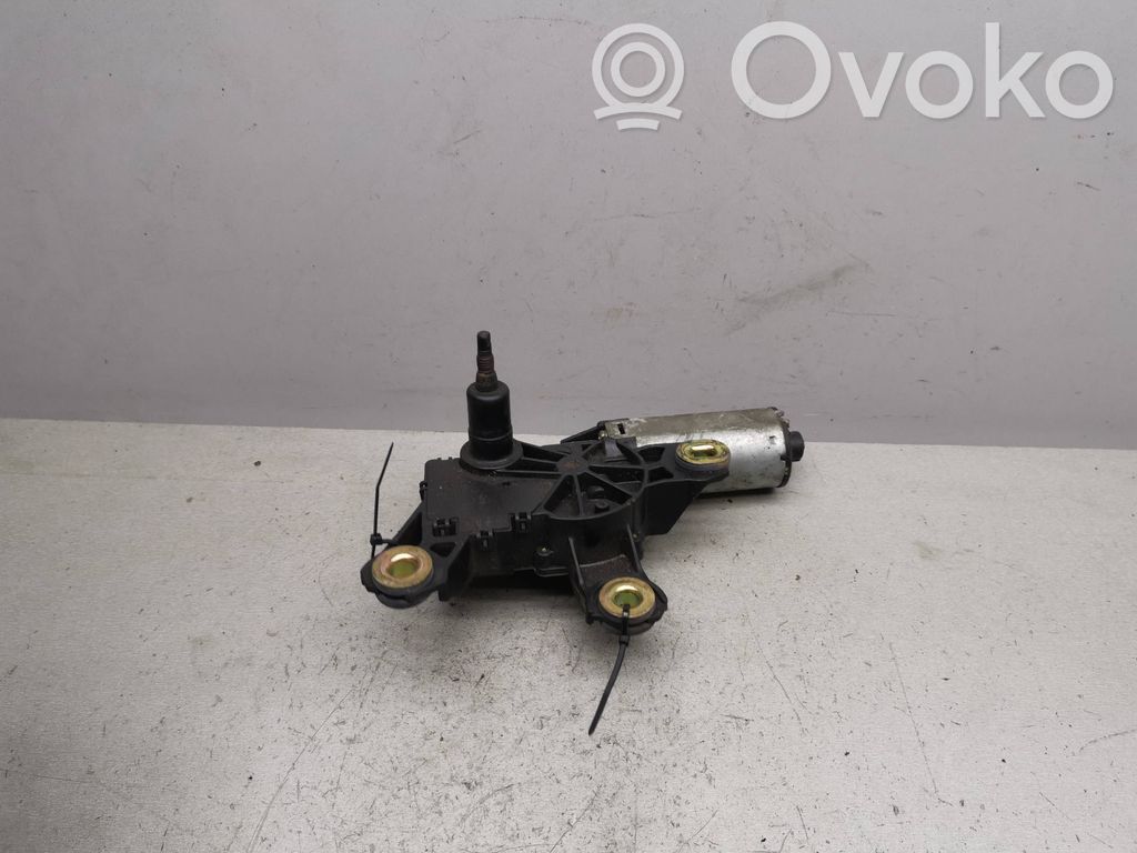Volkswagen Golf IV Silniczek wycieraczki szyby tylnej 