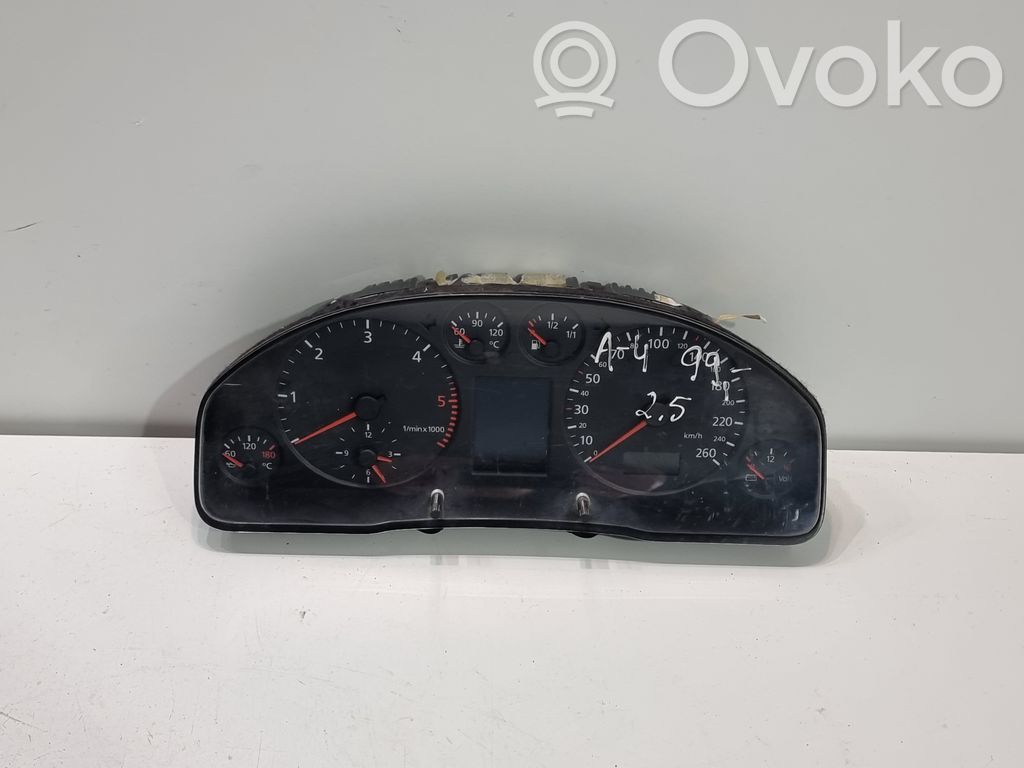 Audi A4 S4 B5 8D Nopeusmittari (mittaristo) 