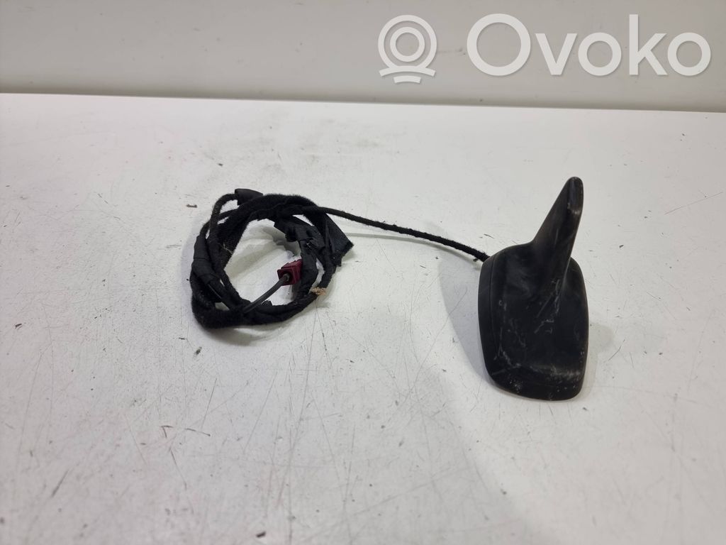 GPS-pystyantenni   8T0035503D