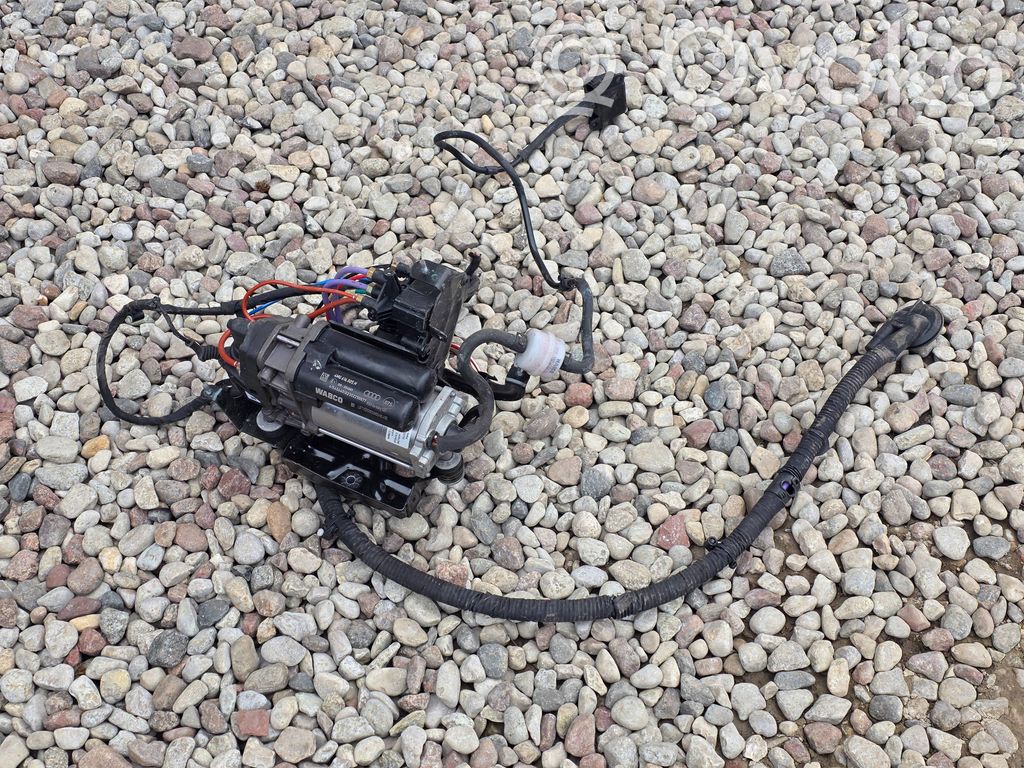 Audi Q7 4M Compresor/pompă suspensie pneumatică 