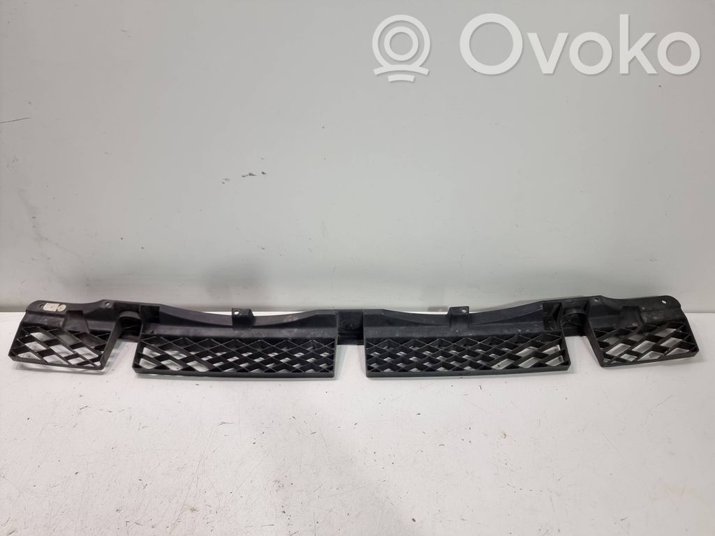 Volkswagen Touareg II Staffa di rinforzo montaggio del paraurti posteriore 
