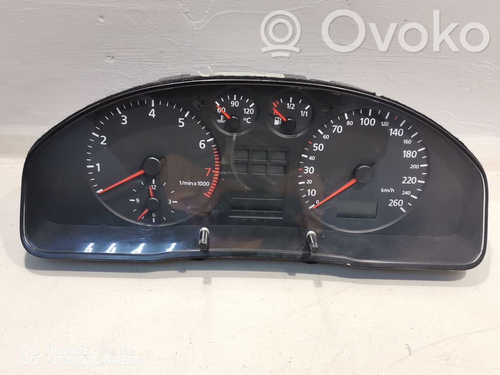 Audi A4 S4 B5 8D Licznik / Prędkościomierz 