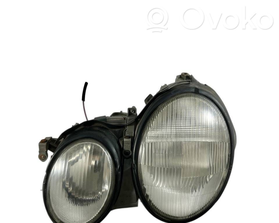 Mercedes-Benz CLK A208 C208 Lampa przednia 