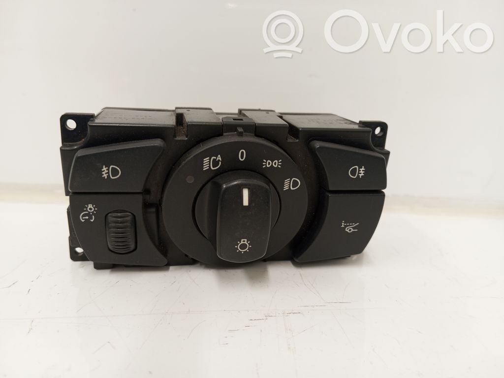Light switch   6953727,692525302