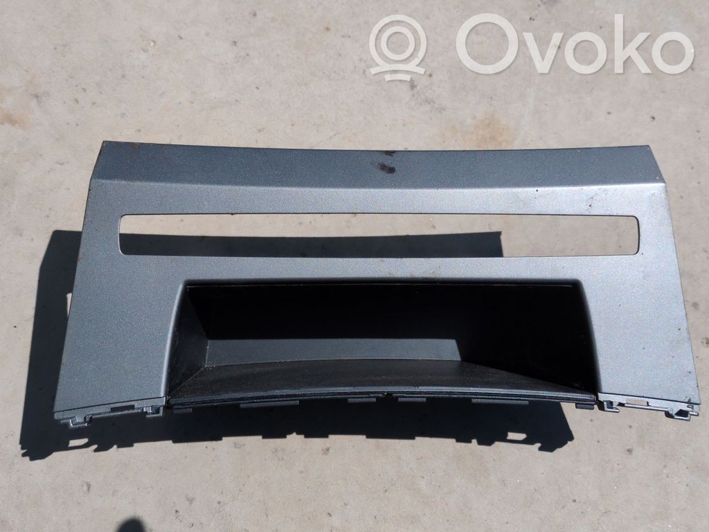 Glove box   6951029
