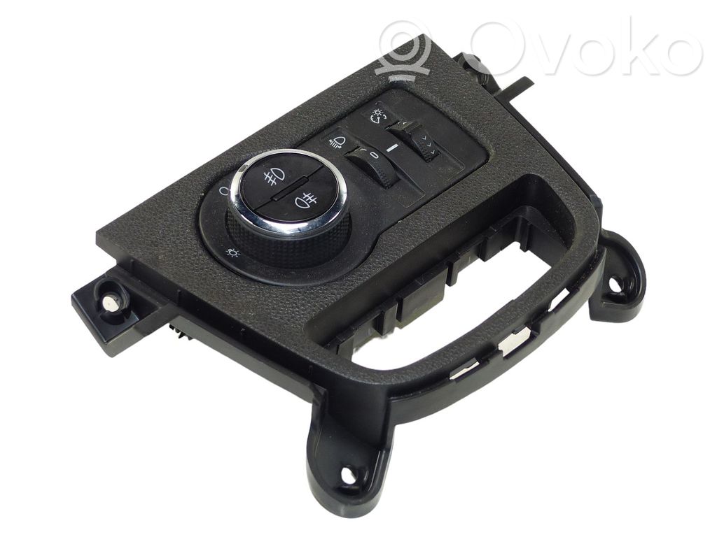 Light switch   1241832