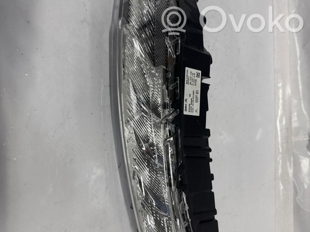 Citroen C4 II Picasso Lampa przednia 
