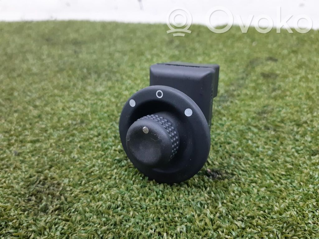 Wing mirror switch   8200002442A