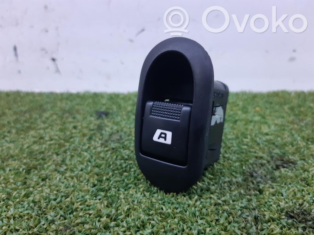Electric window control switch   96401469XT