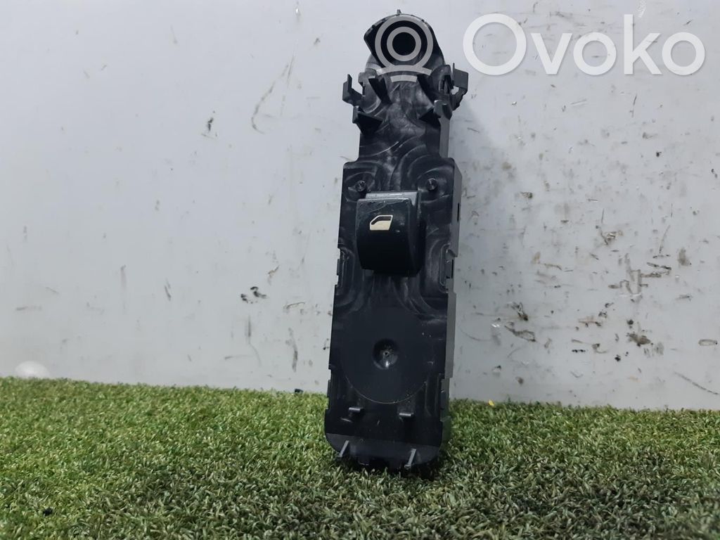 Electric window control switch   96661102XT