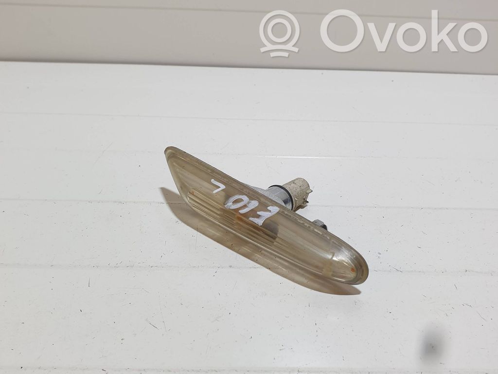 Front fender indicator light   4185L