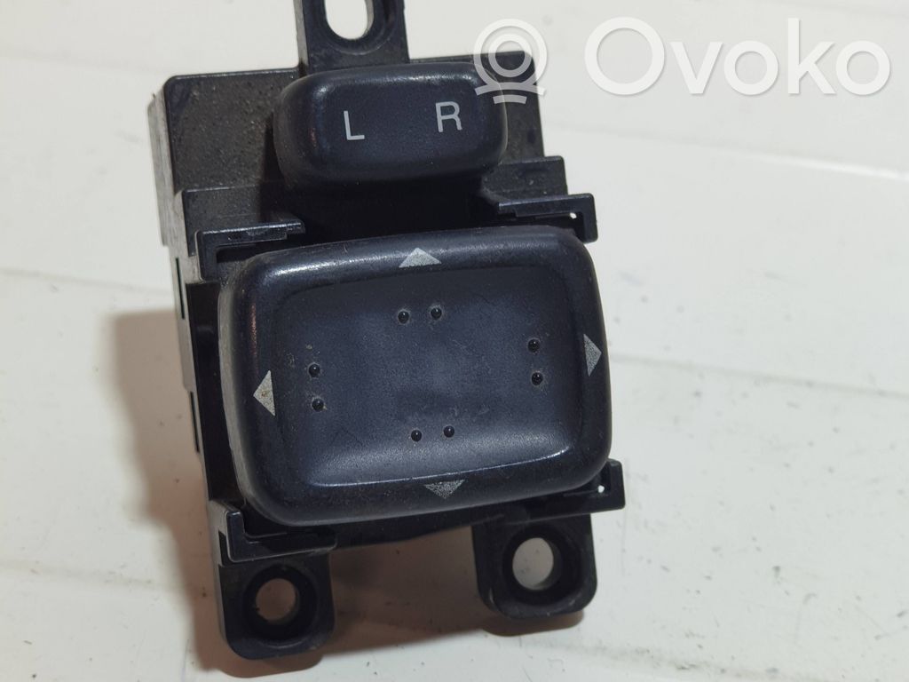 Wing mirror switch   183608