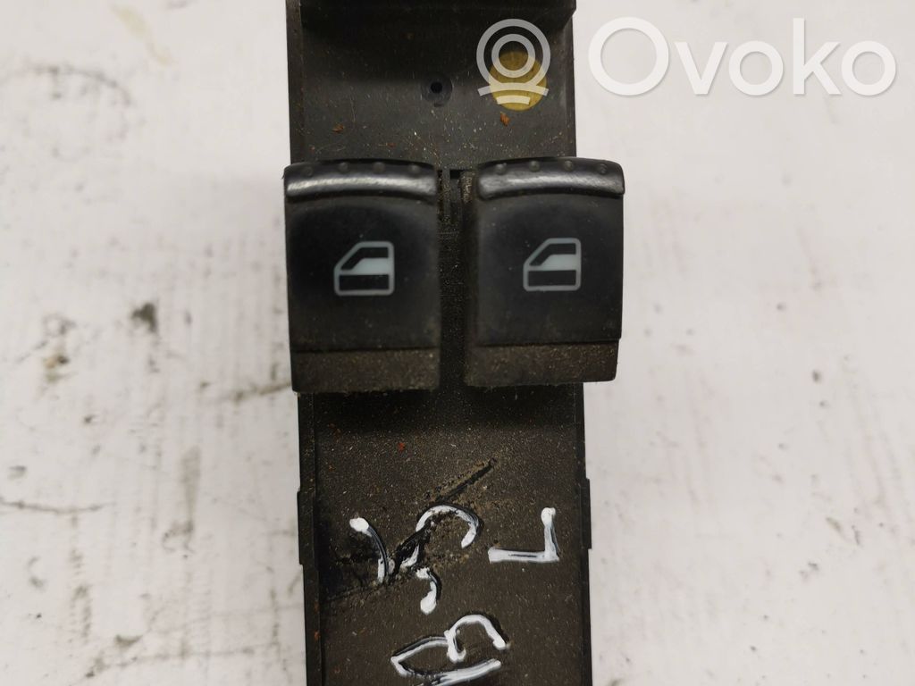 Volkswagen PASSAT B5.5 Electric window control switch 