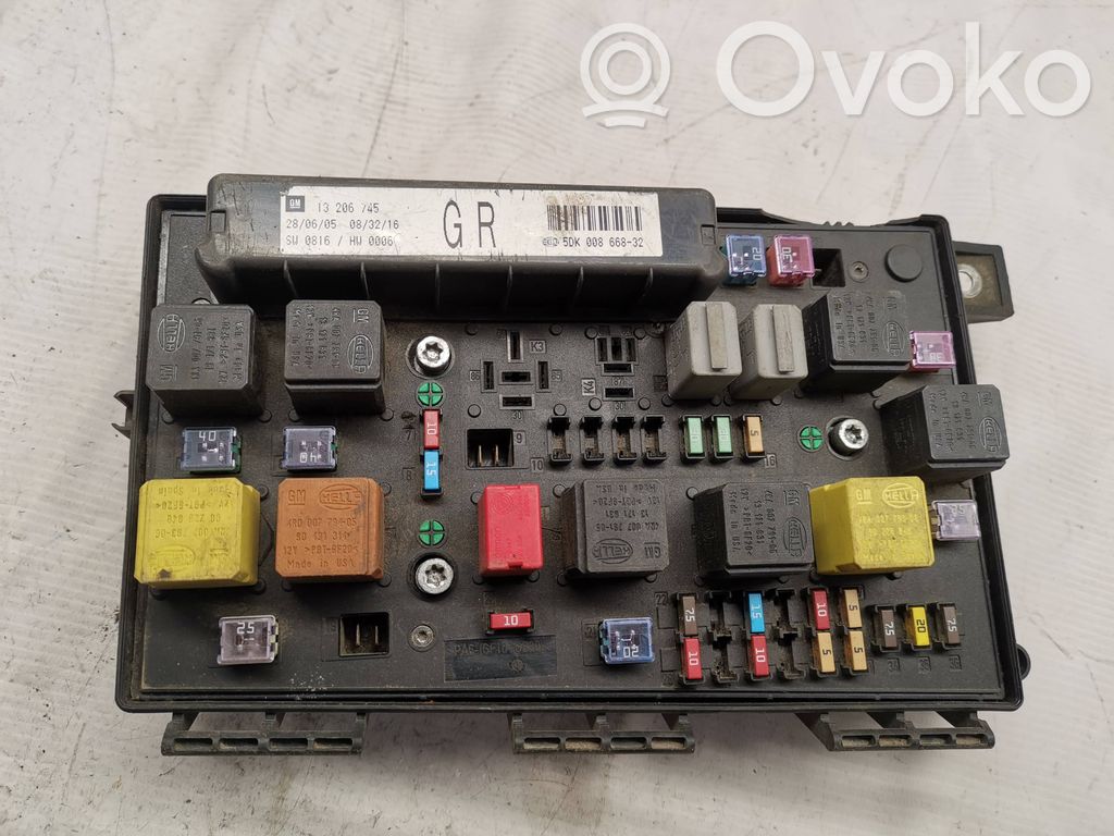 Opel Astra H Fuse module 