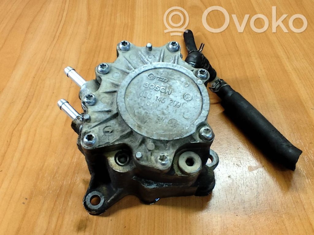 Volkswagen PASSAT B6 Vacuum pump 